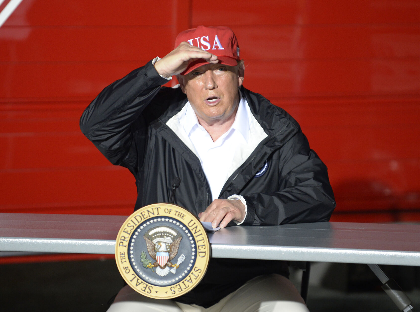 NO.trumpvisit003.083020.jpg